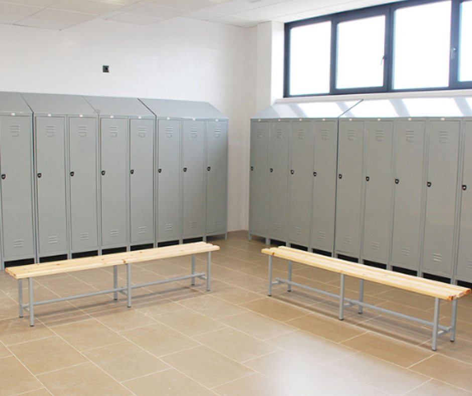 Lockers metálicos y bancos de vestuario